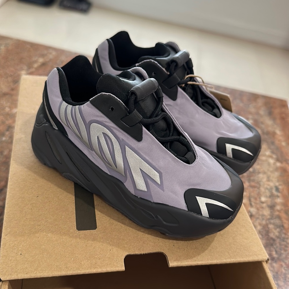 Yeezy 700 MNVN infants